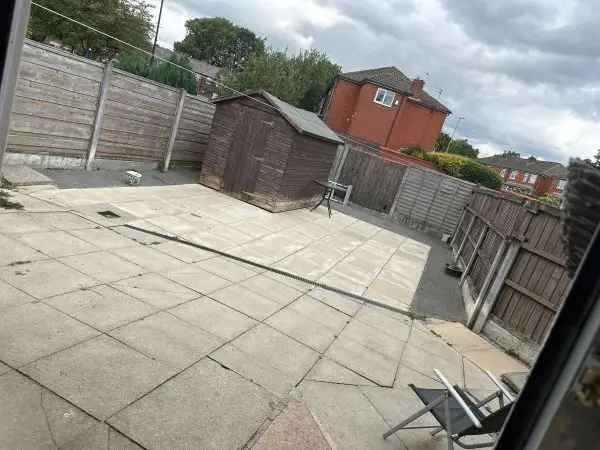 2 Bed House with Big Garden and Wet Room