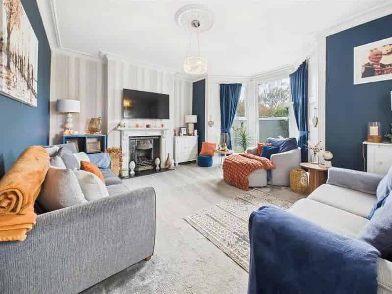 5 Bedroom Semi-Detached House for Sale