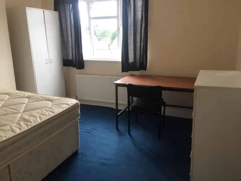 4 Bedroom House Near UOB - Fully Furnished