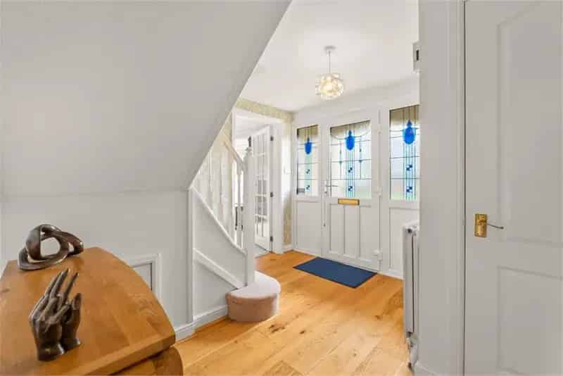 5 Bed Detached House with 4 Reception Rooms
