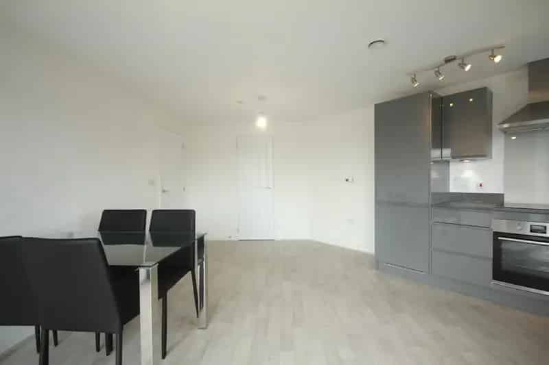 2 Bedroom Apartment to Rent in B5 Central