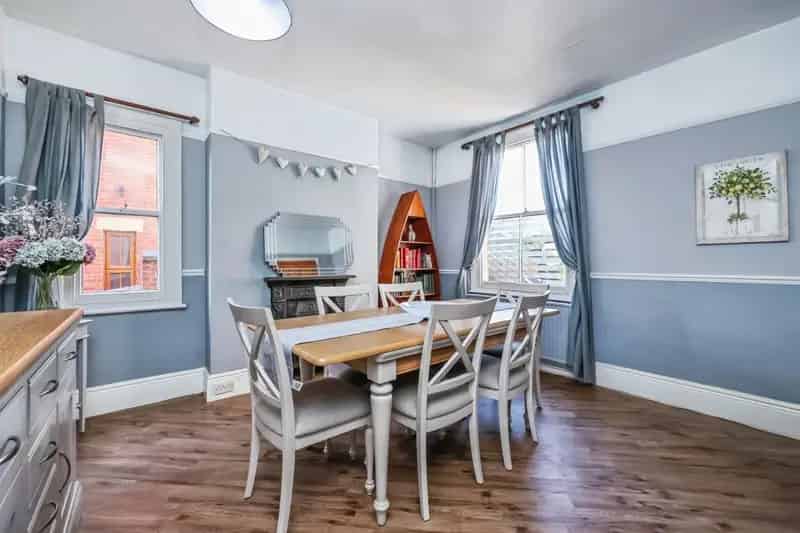 Four Bedroom Semi Detached House Newdigate