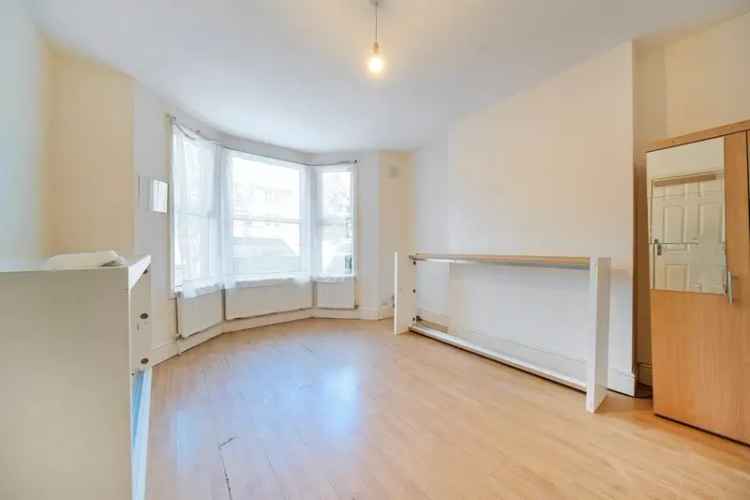 Three Bedroom Family Home Near South Ealing and Northfields