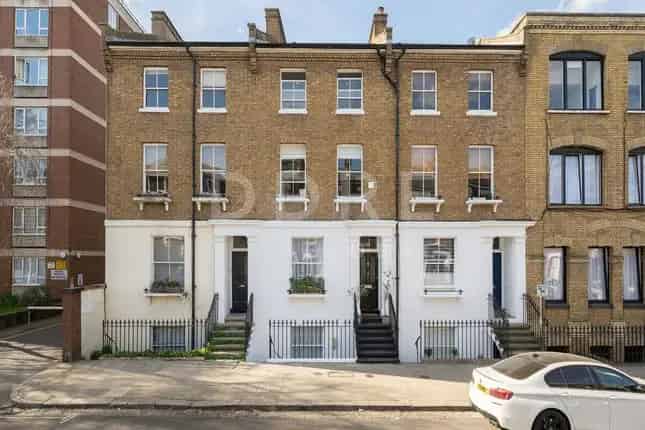 Flat for sale in Fitzroy Road, London NW1