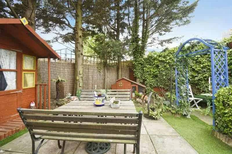 2 Bed House For Sale Amazing Gardens Private Driveway