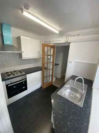 Spacious Room to Rent in Easton Bristol BS5 - Modern House Share