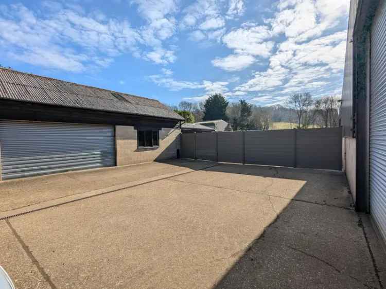Warehouse Unit with Roller Shutter Door and On-Site Parking