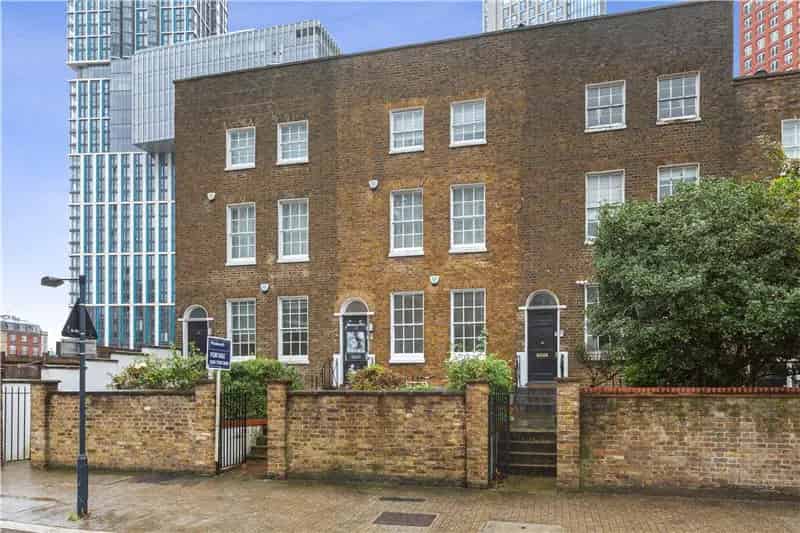2 Bedroom Flat London  Grade II Listed Building  Refurbished