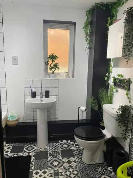 2 Bedroom Ground Floor Flat with Patio Own Door Access