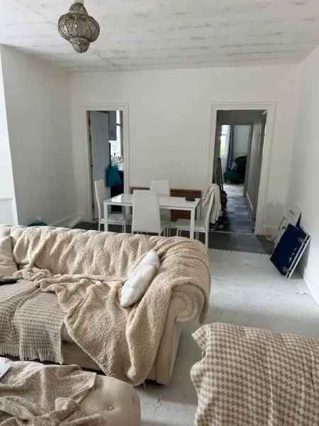 Flat For Rent in Reigate and Banstead, England