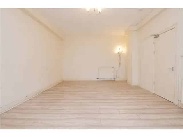 3 Bedroom Flat for Sale in Edinburgh West End