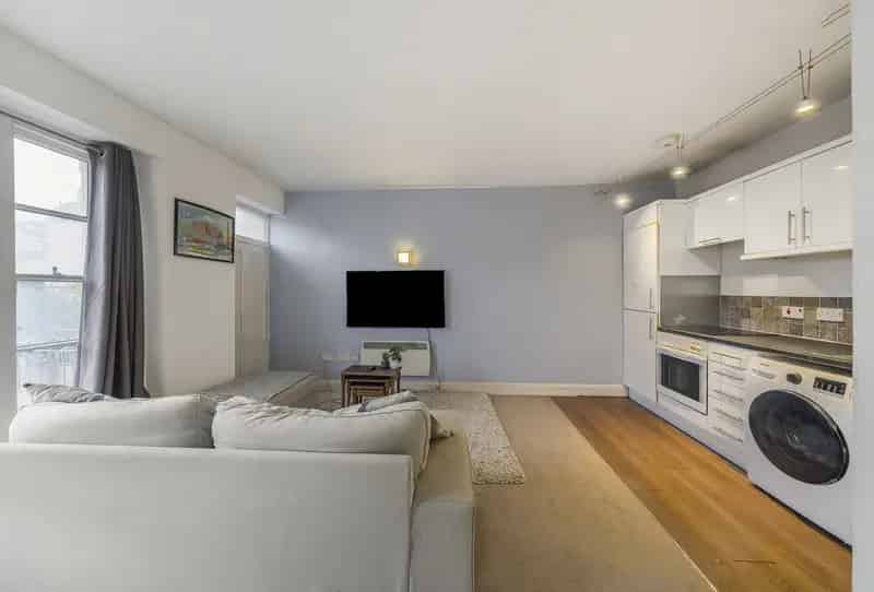 2 Bedroom Flat for Sale near Gloucester Road Bristol