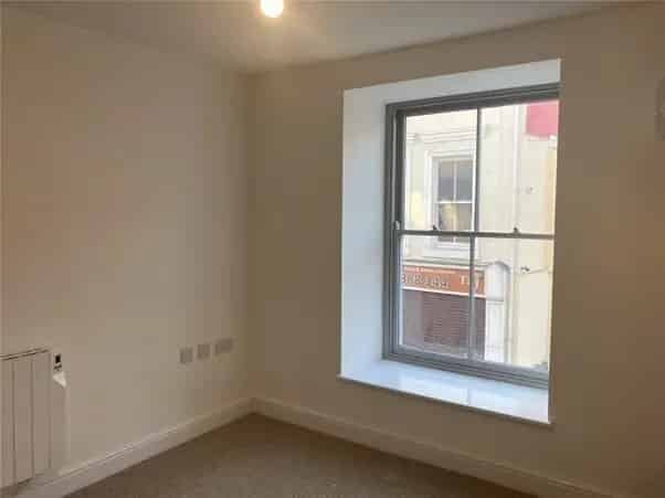 1 Bedroom Maisonette Merthyr Town Centre Secure Parking