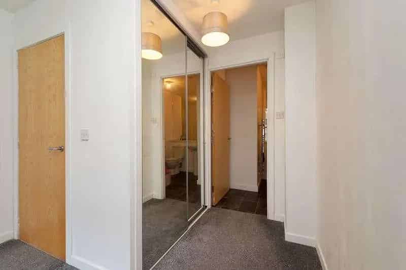 2 Bed Flat for Sale Dennistoun - Spacious Main Door Property