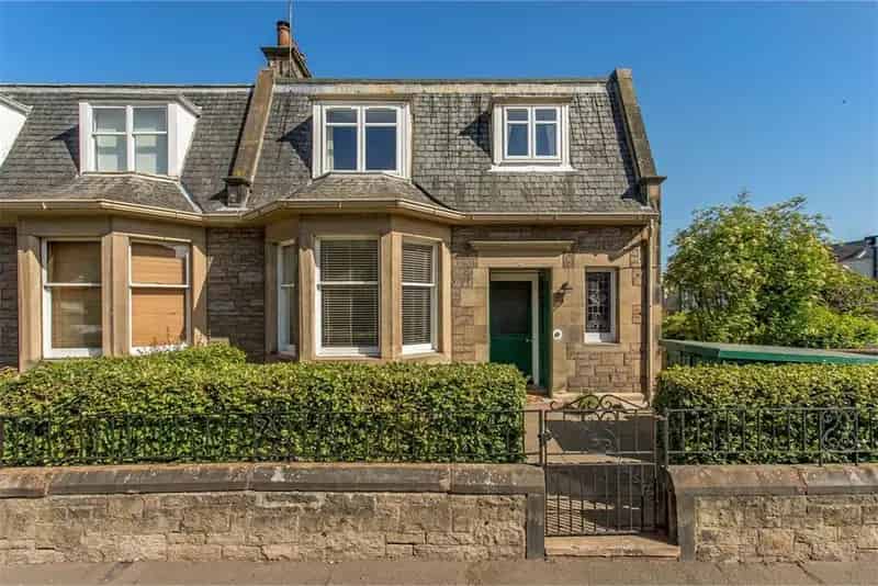 4 Bed Semi-Detached House with 2 Reception Rooms