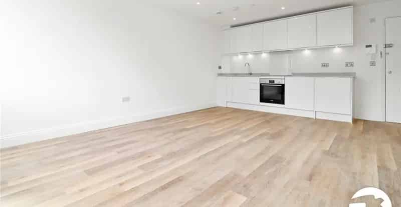 1 Bedroom Apartment Gravesend Trinity Point Modern Amenities High Speed Rail