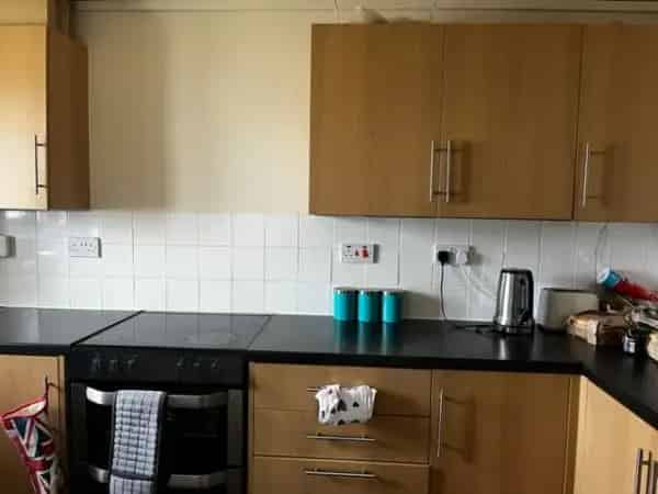 2 Bed Flat Near City Center Shops and Restaurants