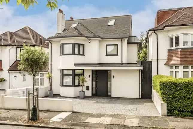 Four Bedroom Detached House for Sale in London NW4