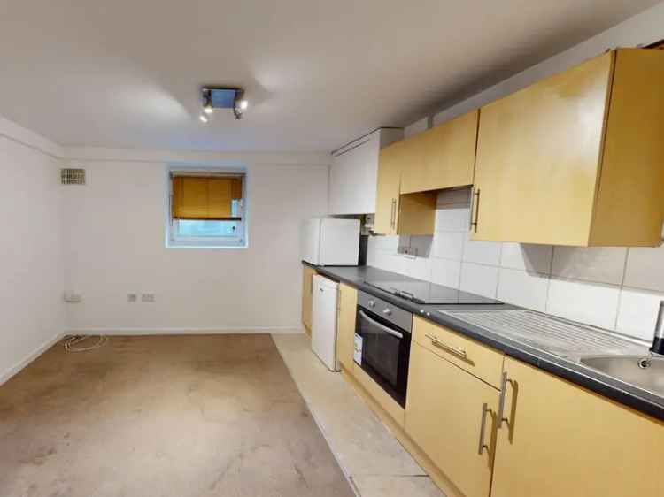 Studio For Rent in Lewes Road, Brighton, England