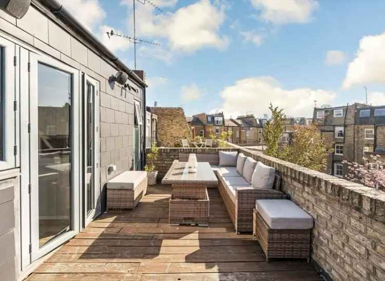 Fulham Top Floor Flat with Roof Terrace - Open Plan Living