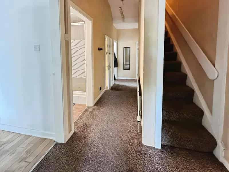 3 Bed House For Sale Near Amenities With Private Parking