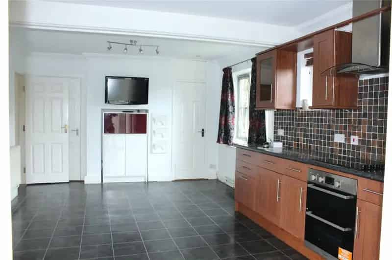Detached Lodge with Annexe and Barn on 1.1 Acres