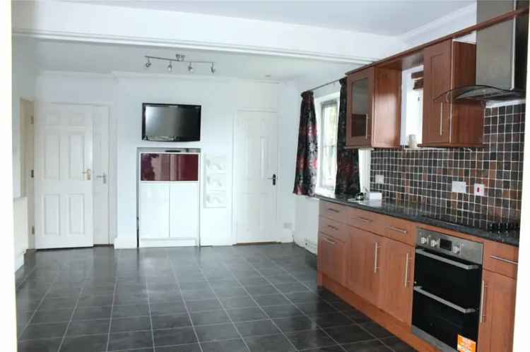 Detached Lodge with Annexe and Barn on 1.1 Acres