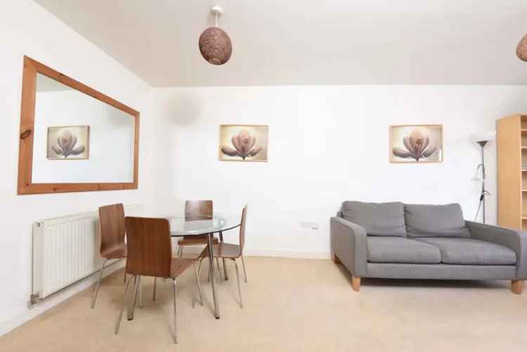 2 Bedroom Flat for Sale in Egham