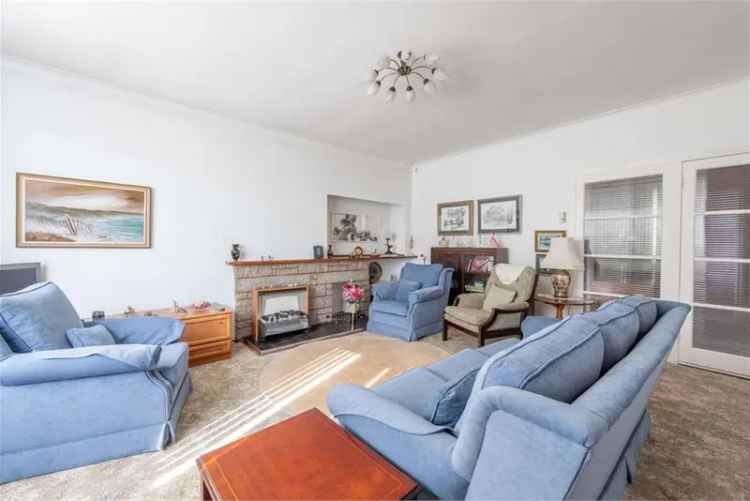 4 Bed Bungalow - Detached with 3 Reception Rooms