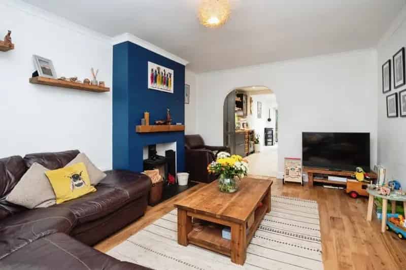 Stunning 3-Bed Semi-Detached Family Home in Tunbridge Wells