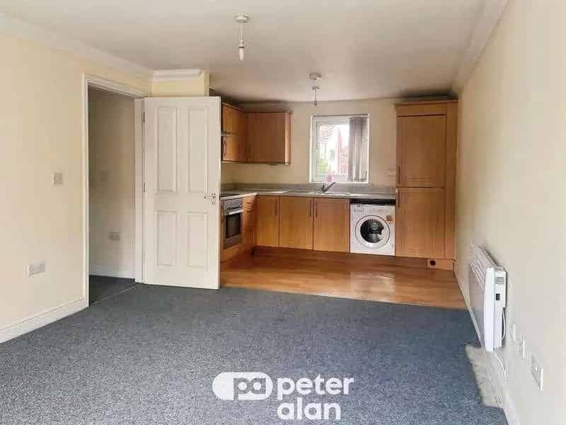 2 bed flat for sale