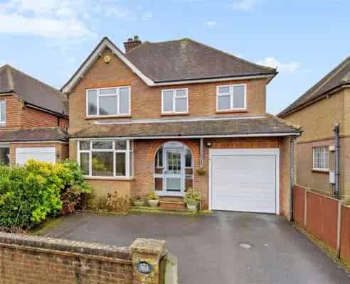 Attractive Detached Family Home with Open Plan Living and Landscaped Gardens