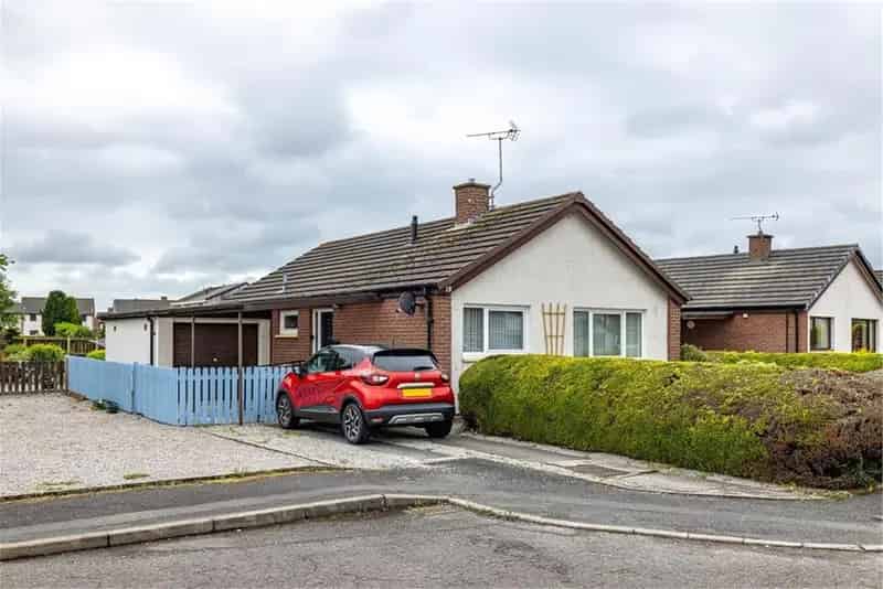 2 Bed Detached Bungalow Near Amenities