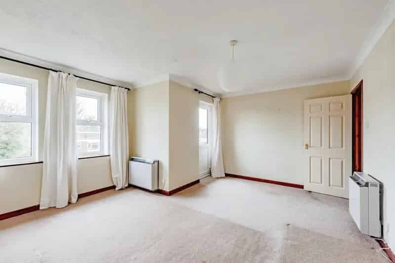 Two Double Bedroom Apartment with Balcony and Parking