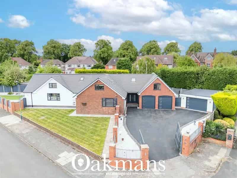 5 Bedroom Bungalow For Sale Full Service Offered