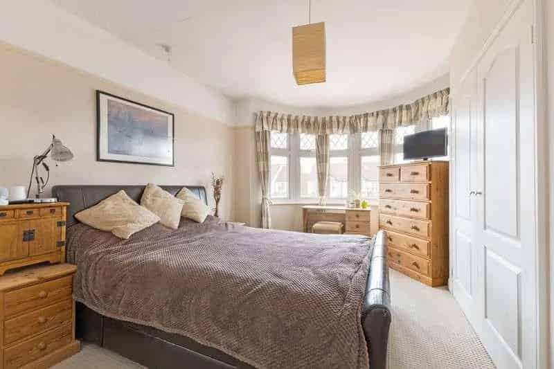 5 Bed Detached House For Sale Near Schools And Stations