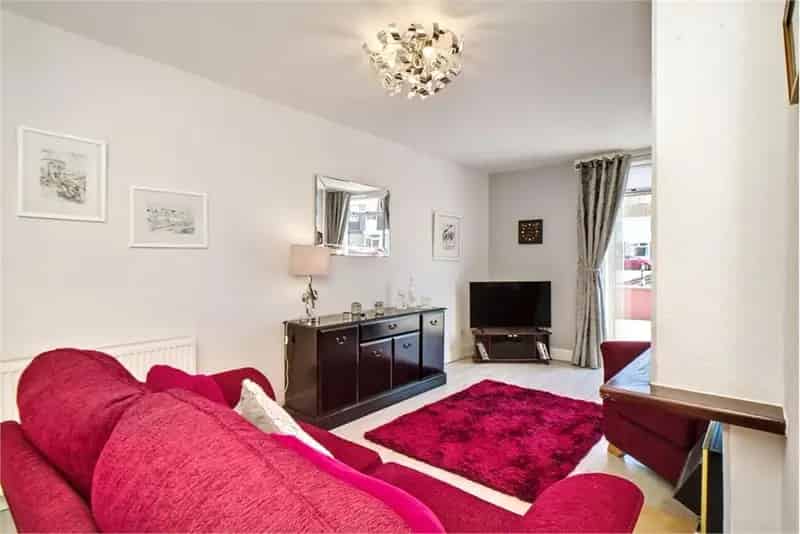 3 Bed Semi Detached House Mountcastle