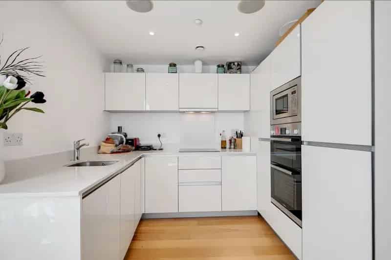 3 Bedroom Flat For Sale 921 SQ FT Modern Building