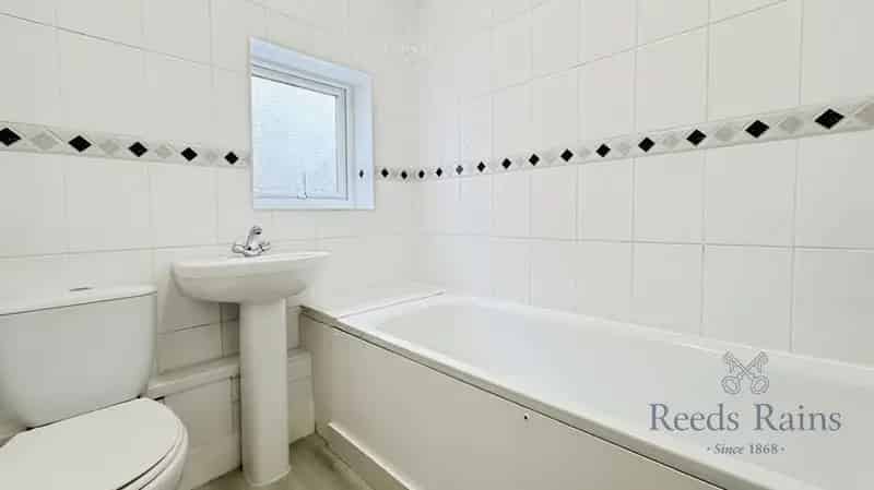 2 Bedroom Flat for Sale London SE6