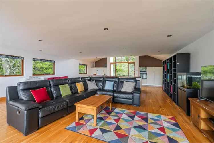 4 Bed Detached House with Open Plan Living Space and Edinburgh Views