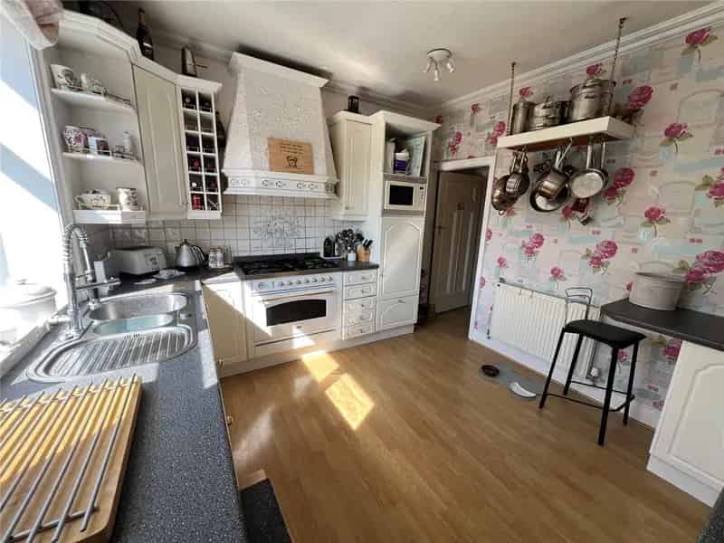 Spacious Period Maisonette Four Bedrooms Private Grounds Double Garage