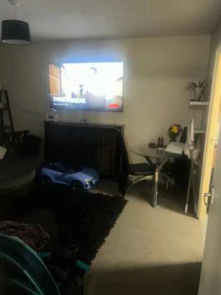 Flat For Rent in Southend-on-Sea, England