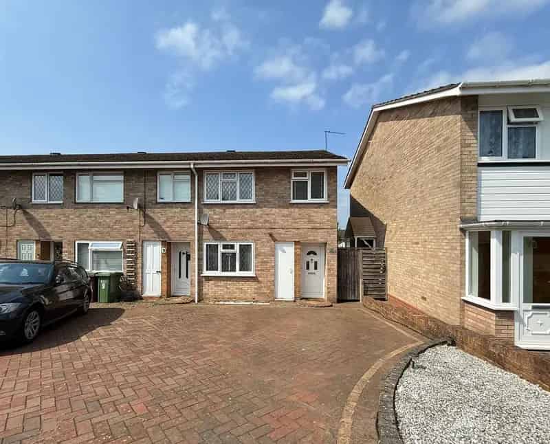 3 Bedroom End Terrace House for Sale