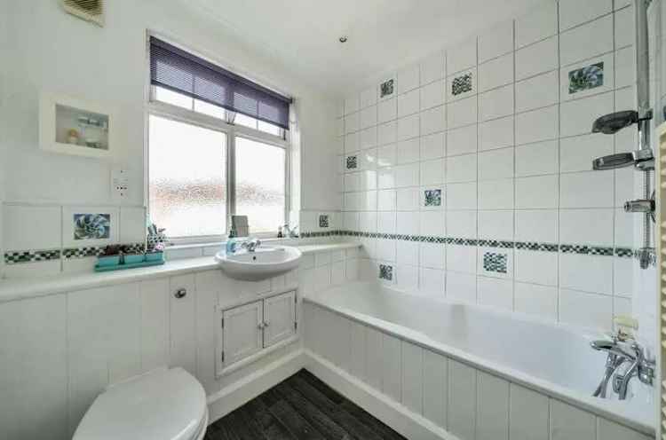 4 Bed House for Sale Spacious Family Home