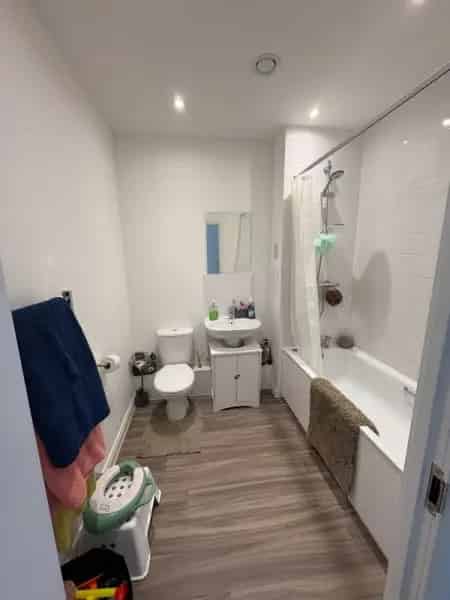 Large 2 Bed New Build Apartment Near Amenities