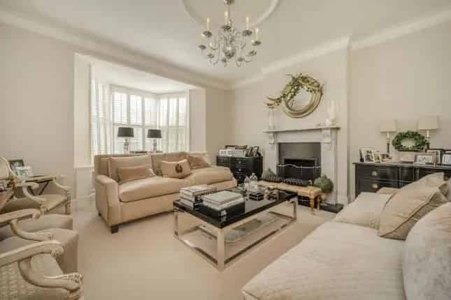 5 Bedroom Semi-Detached House for Sale in Kew