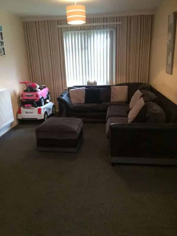Lovely Low Rise Flat Modernized Throughout