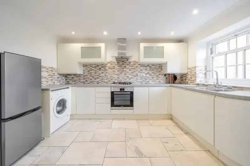 2-Bed Ground Floor Apartment Near Maidenhead Station