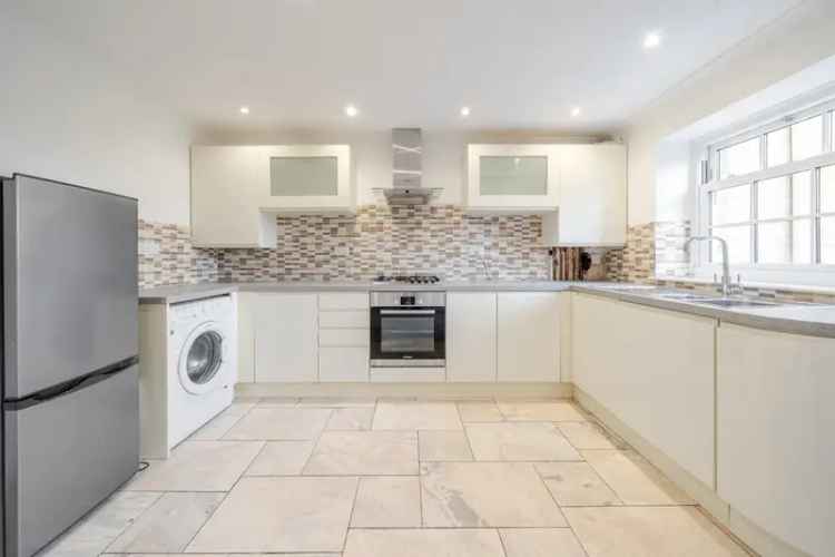 2-Bed Ground Floor Apartment Near Maidenhead Station