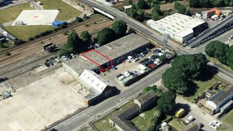 Steel Frame Unit with Parking and Internal Office
